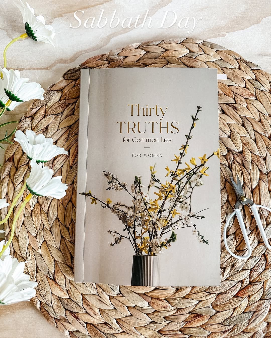 Post 4 by Artful Leigh Creative: Artful Planner, Papercrafter on Instagram (image)