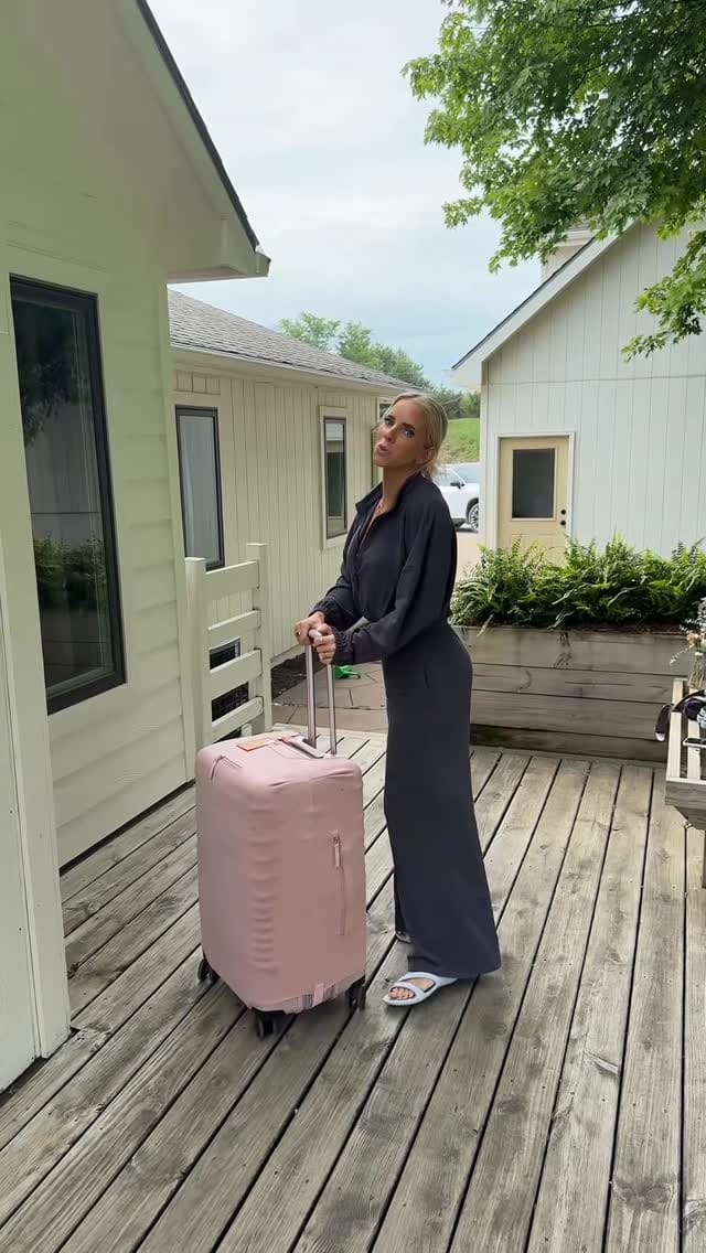 Post 2 by Caitlyn Neier on Instagram (video)