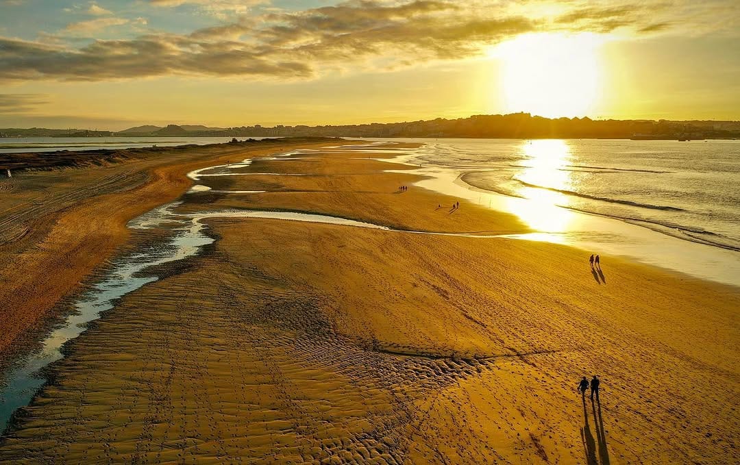 Post 10 by Claire Ujma on Instagram (image)