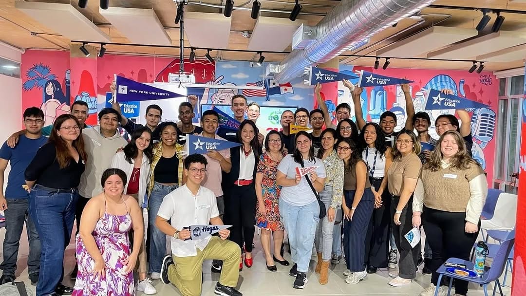 Post 8 by EducationUSA Panamá on Instagram (carousel)