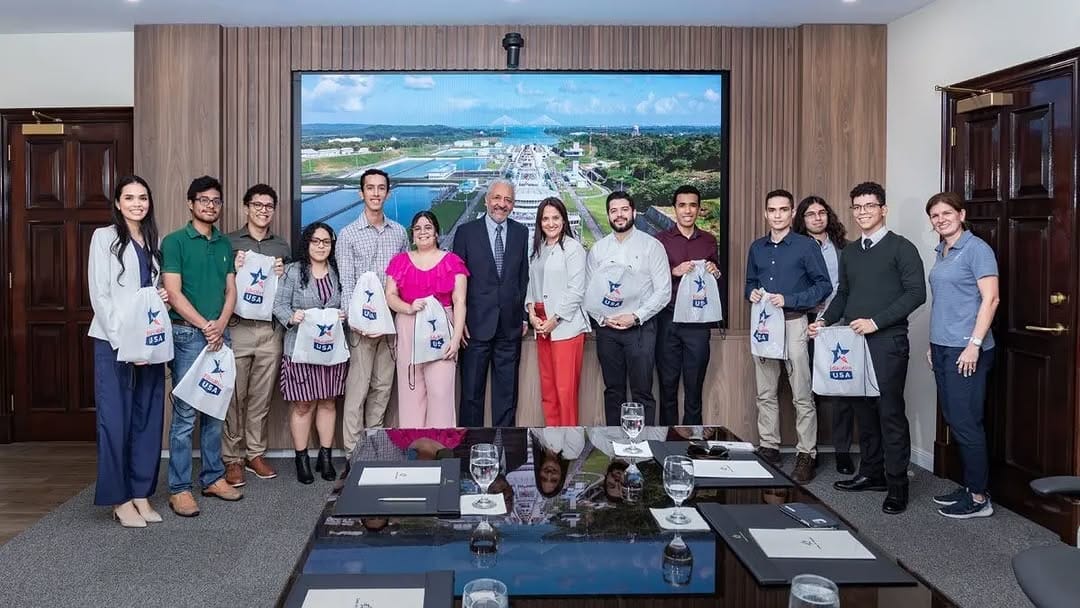 Post 10 by EducationUSA Panamá on Instagram (carousel)