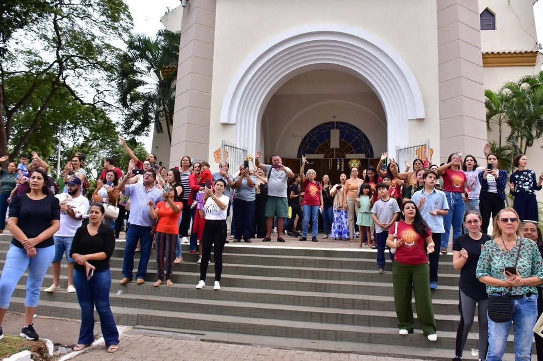 Post 2 by Arquidiocese de Goiânia -  Muitos membros, um só corpo. on Instagram (carousel)