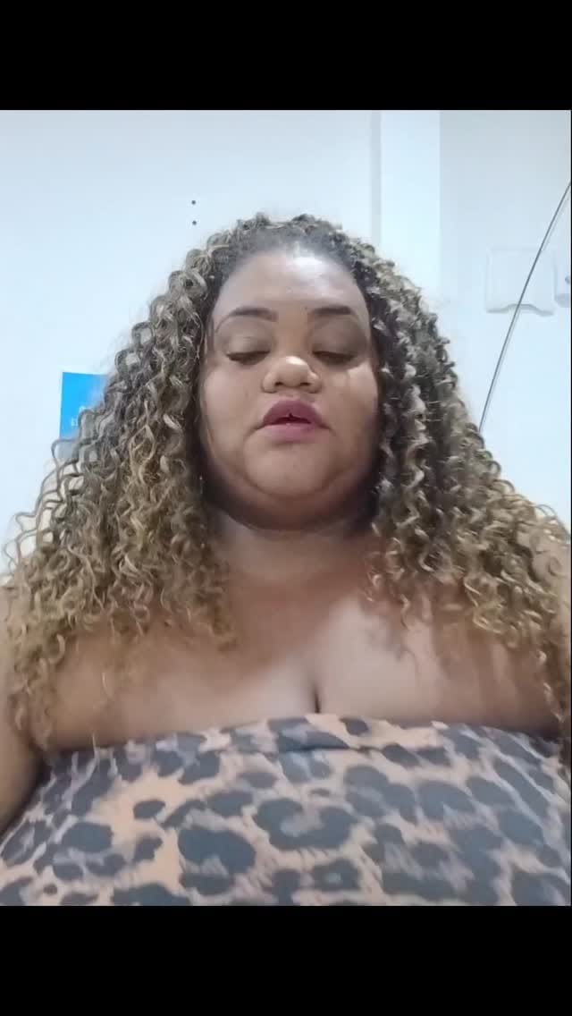 Post 8 by Lau Furacão on Instagram (video)