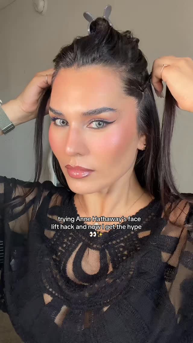 Post 1 by Makeup artist & hairstylist LA on Instagram (video)