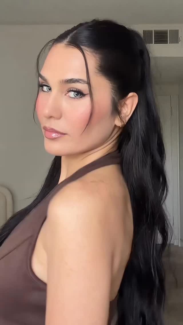 Post 7 by Makeup artist & hairstylist LA on Instagram (video)