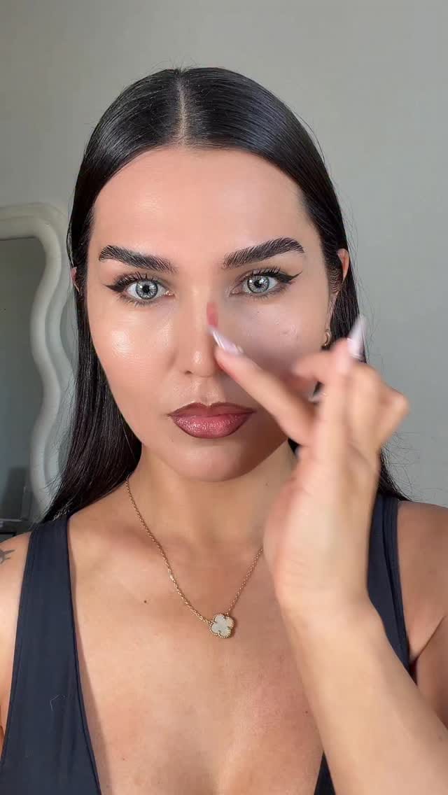 Post 3 by Makeup artist & hairstylist LA on Instagram (video)