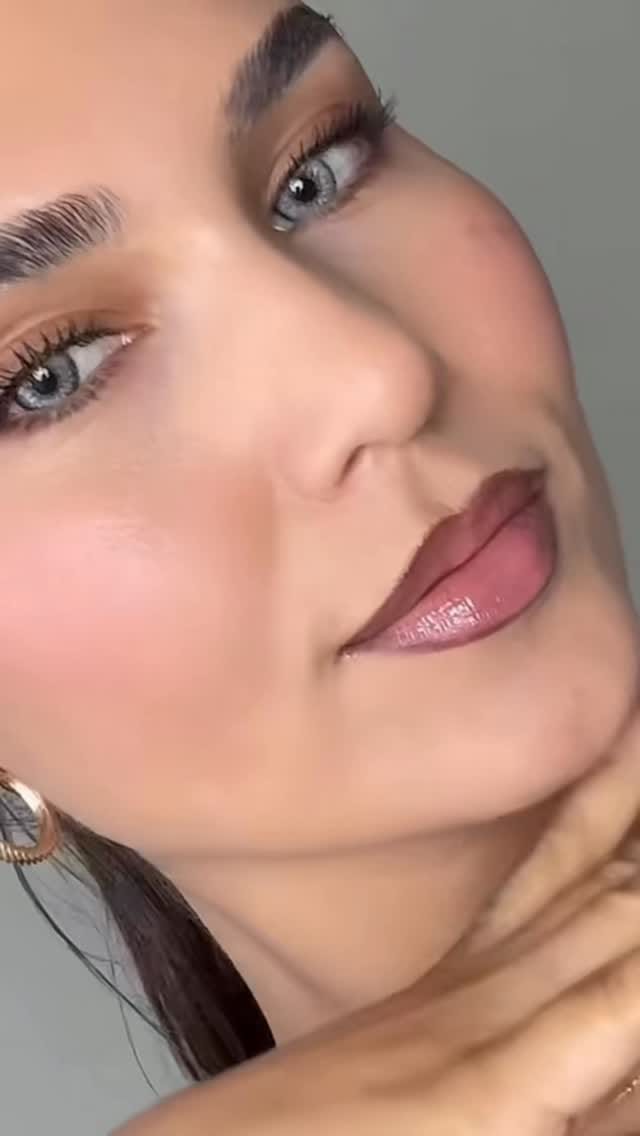 Post 6 by Makeup artist & hairstylist LA on Instagram (video)