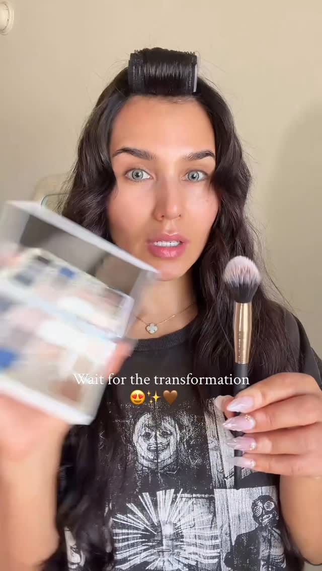 Post 5 by Makeup artist & hairstylist LA on Instagram (video)