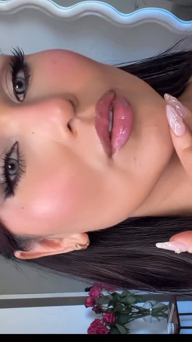 Post 4 by Makeup artist & hairstylist LA on Instagram (video)