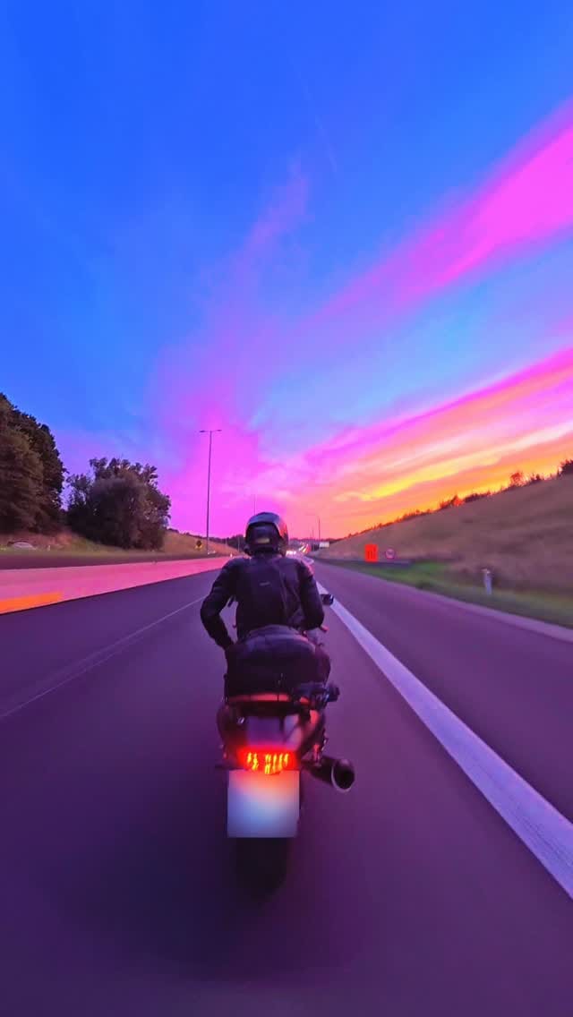 Post 3 by Viku 👽 on Instagram (video)