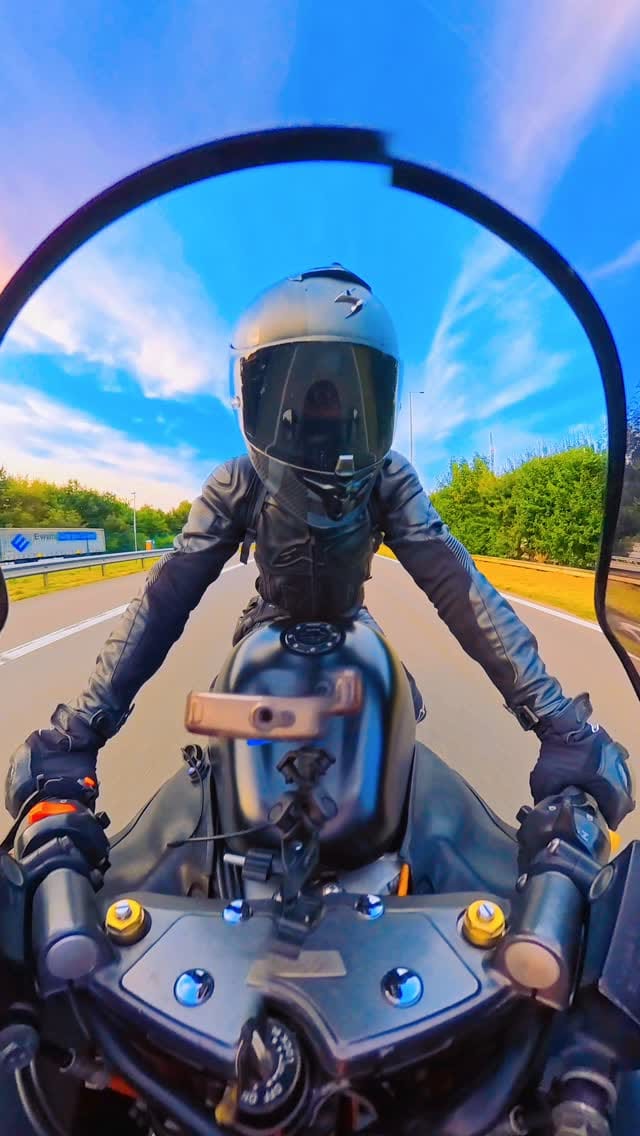 Post 6 by Viku 👽 on Instagram (video)