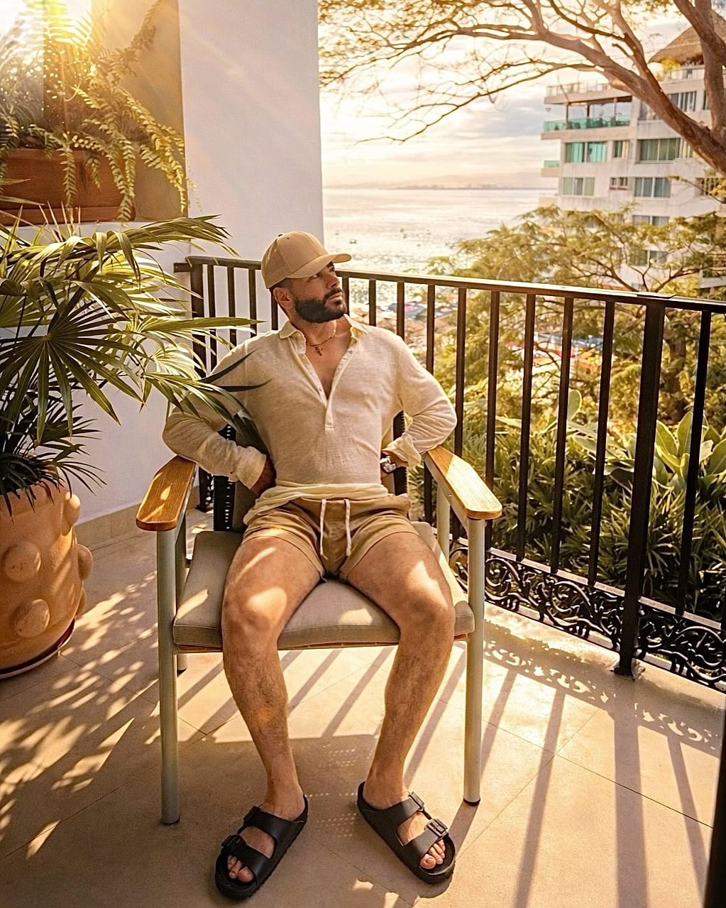 Post 4 by ℛ.𝒱𝒾𝒸𝓉𝑜𝓇 on Instagram (carousel)
