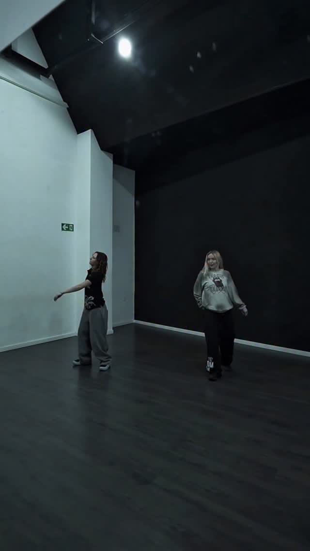 Post 10 by Leire Dallas on Instagram (video)