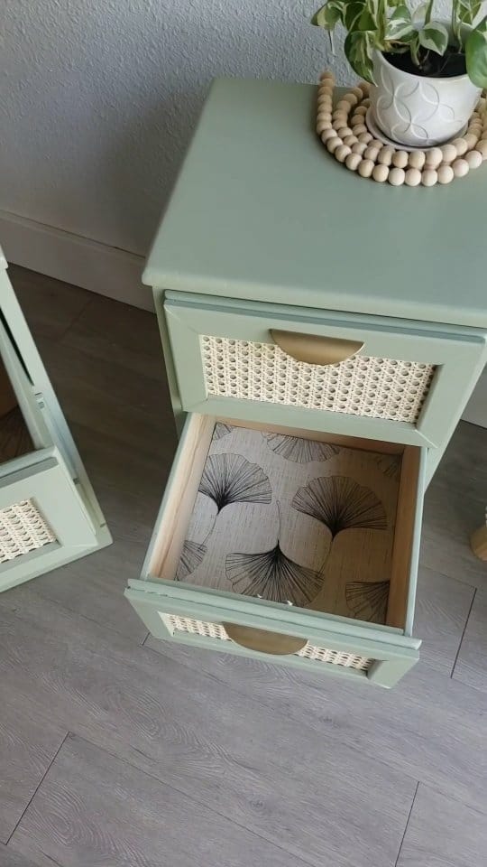 Post 4 by Karina Uribe | Furniture Flips & DIYs on Instagram (video)