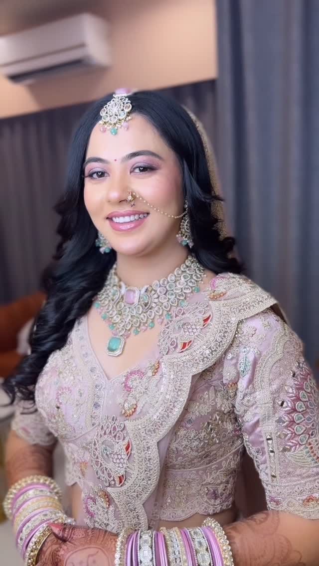 Post 1 by Makeup studio by Naitika 🦋 on Instagram (video)