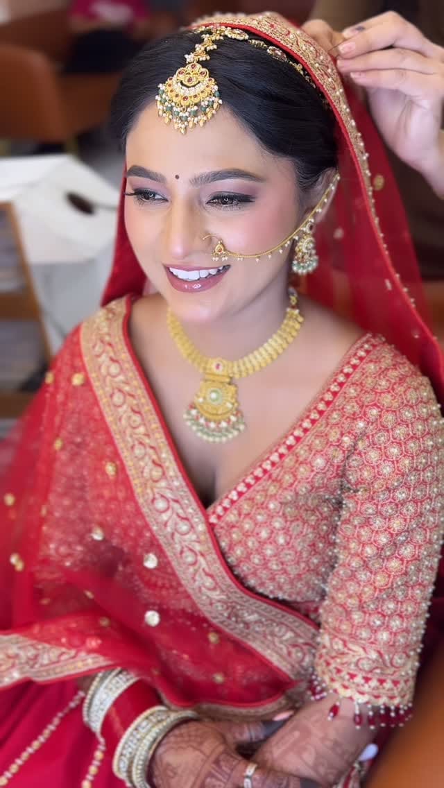 Post 8 by Makeup studio by Naitika 🦋 on Instagram (video)