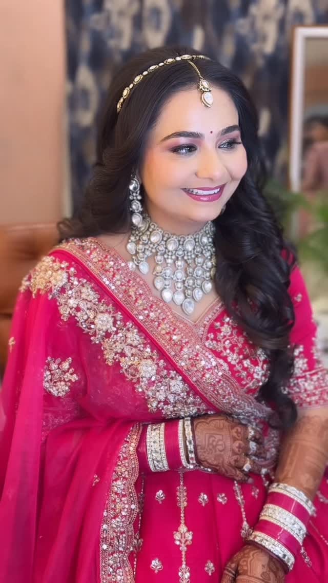 Post 2 by Makeup studio by Naitika 🦋 on Instagram (video)