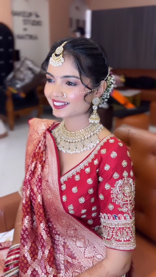 Post 3 by Makeup studio by Naitika 🦋 on Instagram (video)