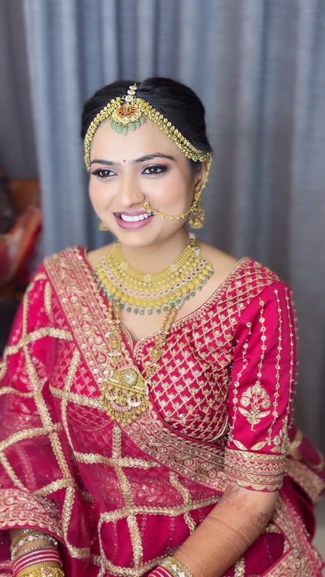Post 4 by Makeup studio by Naitika 🦋 on Instagram (video)