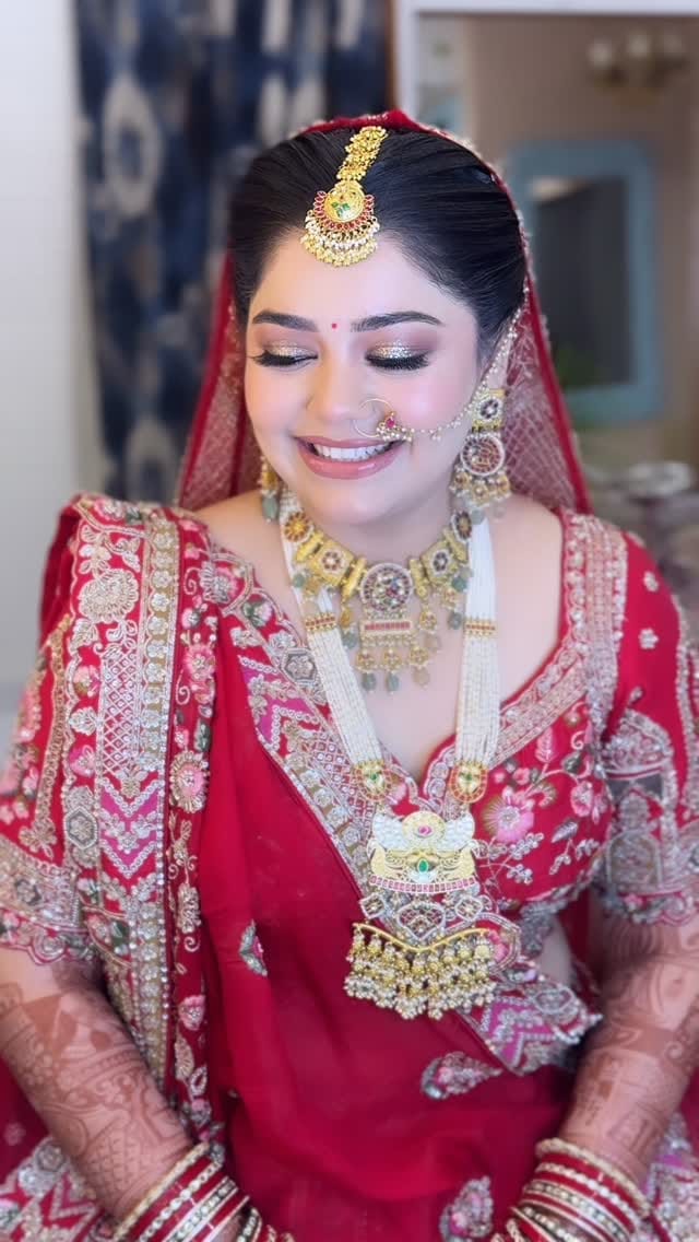 Post 6 by Makeup studio by Naitika 🦋 on Instagram (video)
