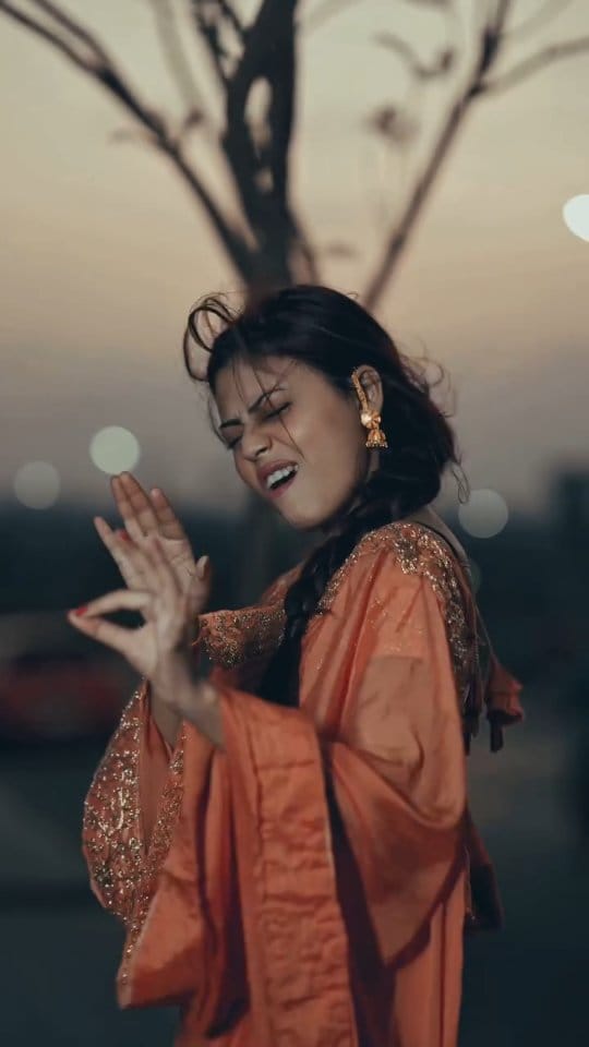 Post 10 by Shikha Wahulkar💟 on Instagram (video)