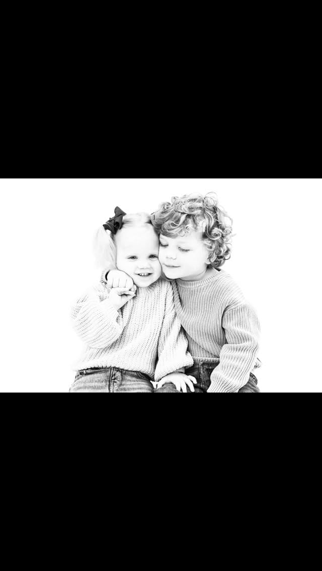 Post 5 by Petite Portraits on Instagram (video)
