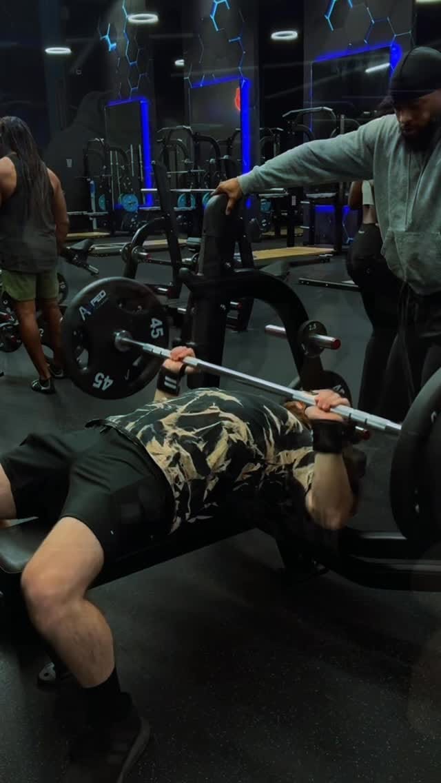 Post 3 by Damian Henderson on Instagram (video)