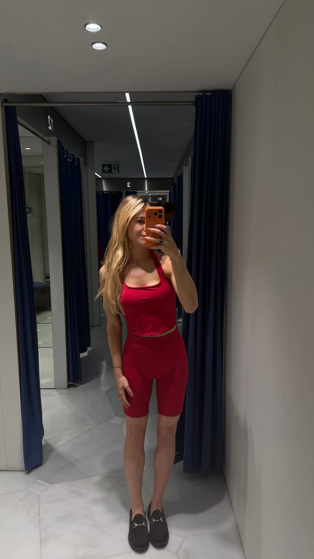 Post 6 by Diana on Instagram (video)