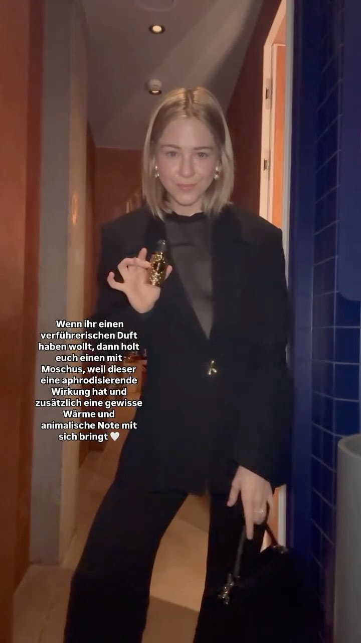 Post 9 by Diana on Instagram (video)