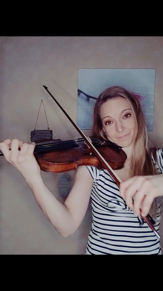 Post 6 by Julia Neumann on Instagram (video)