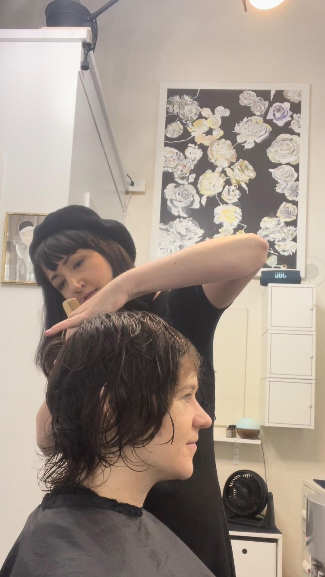 Post 2 by Vanessa Gidden Hairstylist on Instagram (video)
