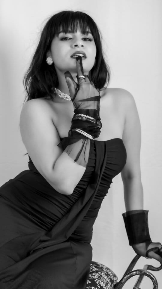 Post 6 by Aashka ( theatre artist & model) on Instagram (video)