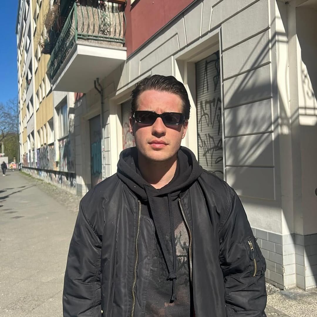 Post 8 by Simon Kaiser on Instagram (image)