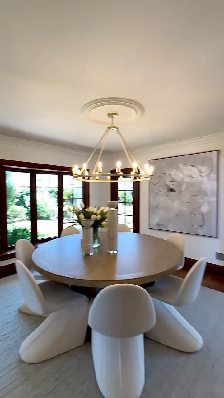 Post 1 by Jenny Vu on Instagram (video)