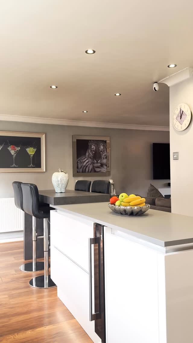 Post 2 by JeffreyRoss Estate Agents on Instagram (video)