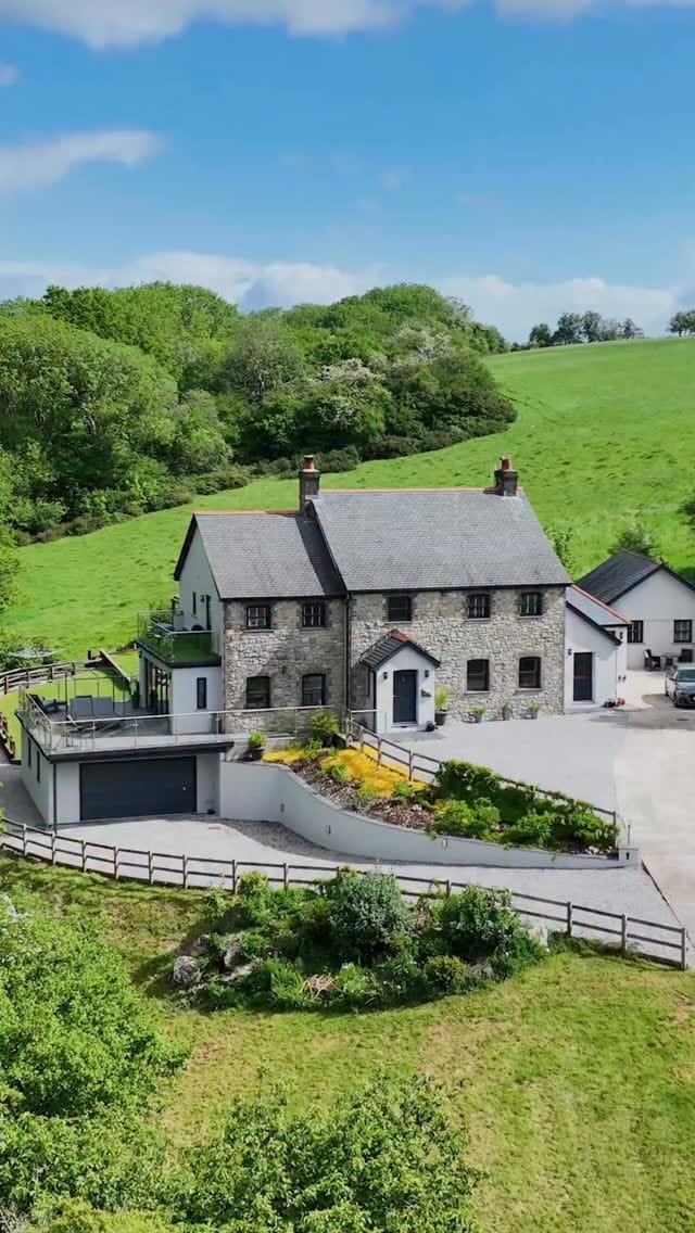 Post 6 by JeffreyRoss Estate Agents on Instagram (video)