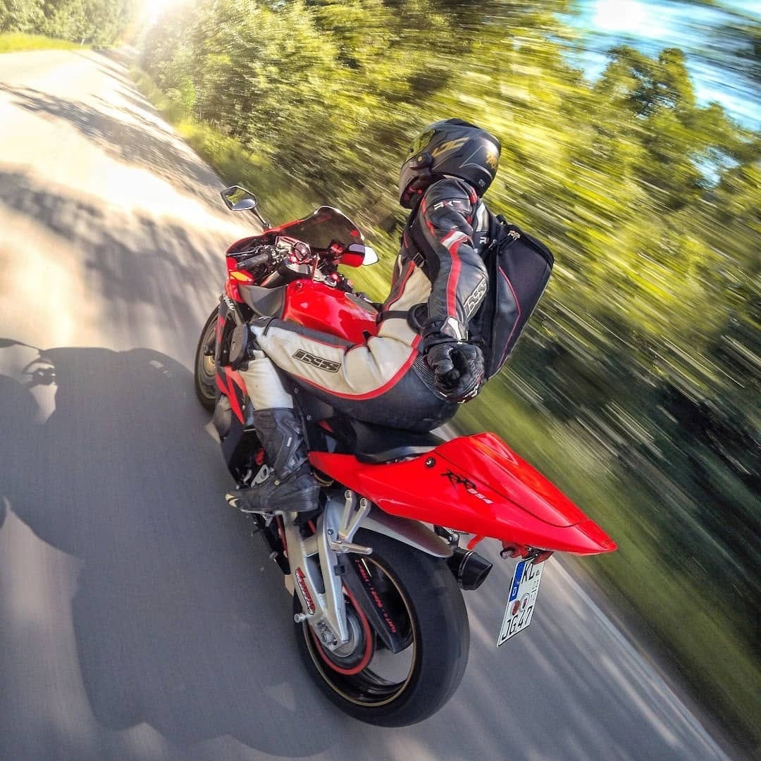 Post 9 by Jan 🔥 CBR 954RR Fireblade on Instagram (image)