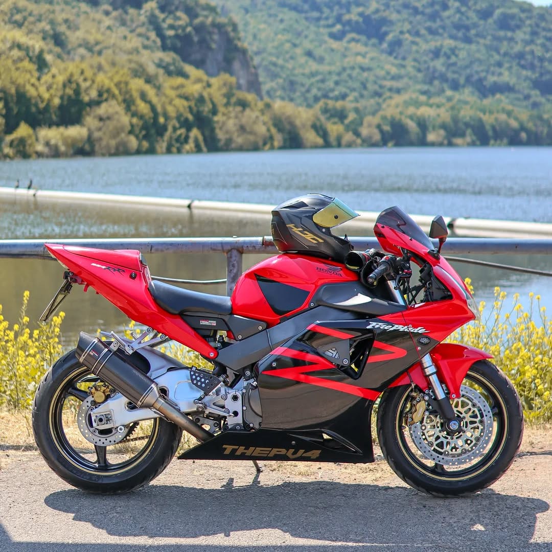 Post 7 by Jan 🔥 CBR 954RR Fireblade on Instagram (image)