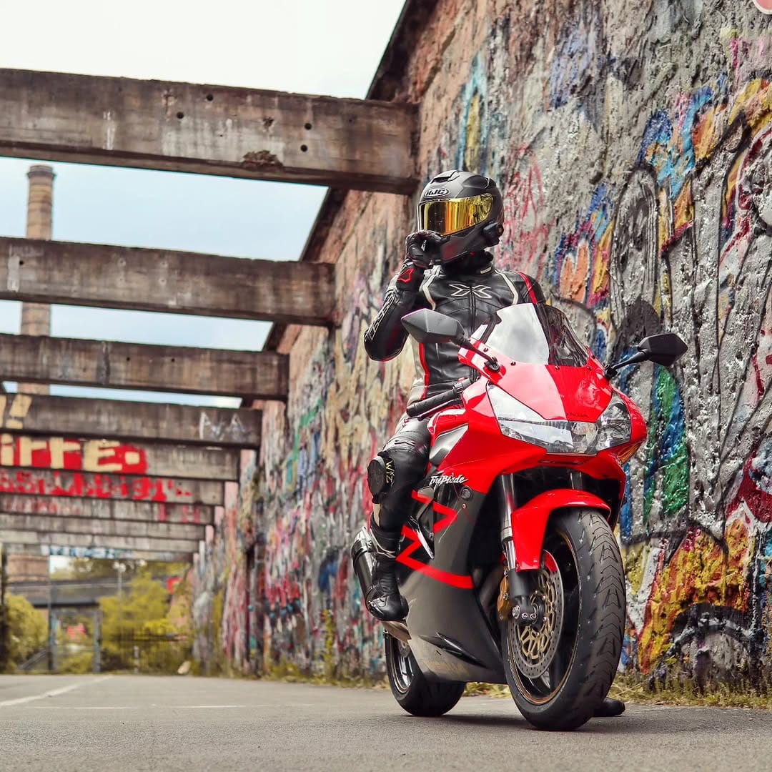 Post 4 by Jan 🔥 CBR 954RR Fireblade on Instagram (image)