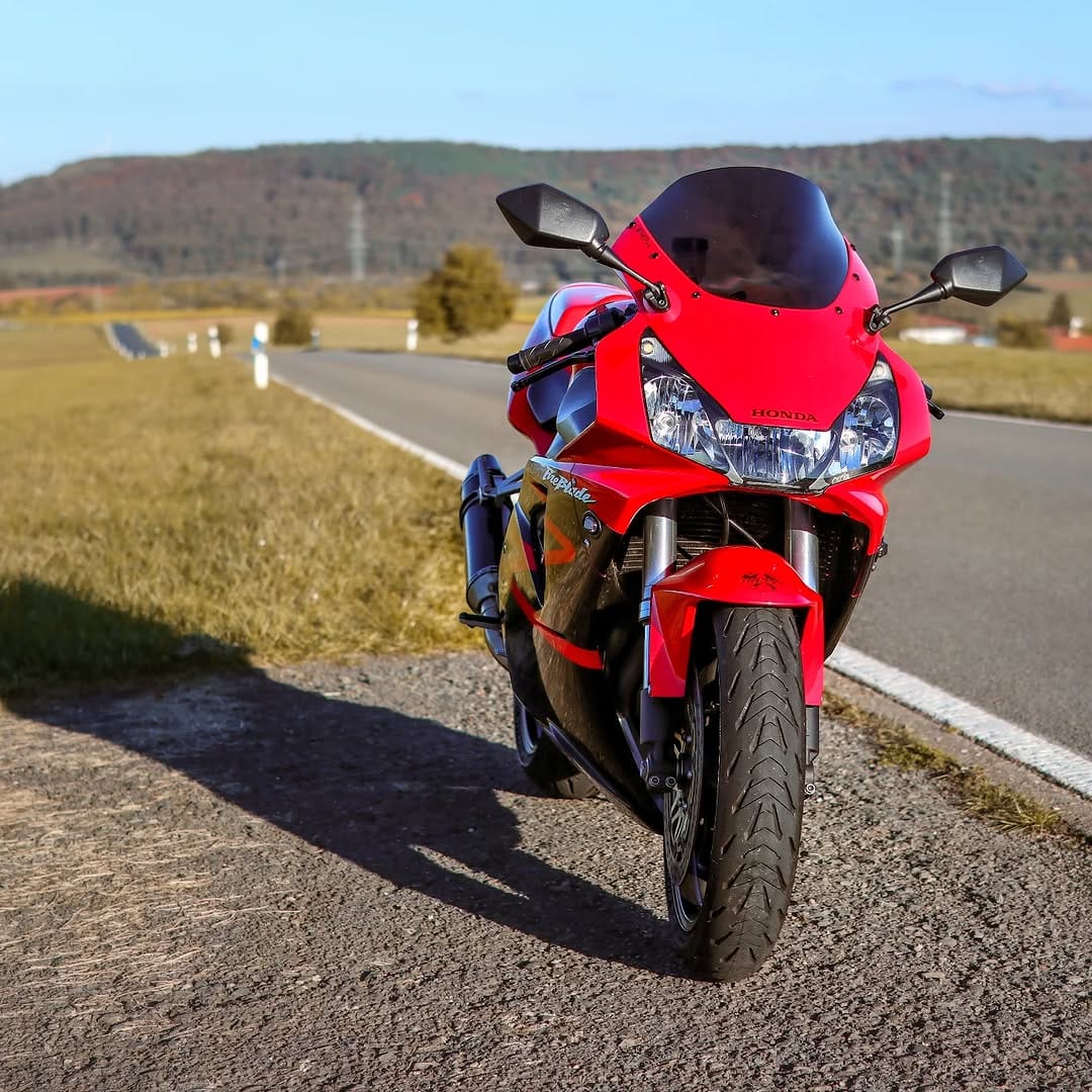 Post 1 by Jan 🔥 CBR 954RR Fireblade on Instagram (image)