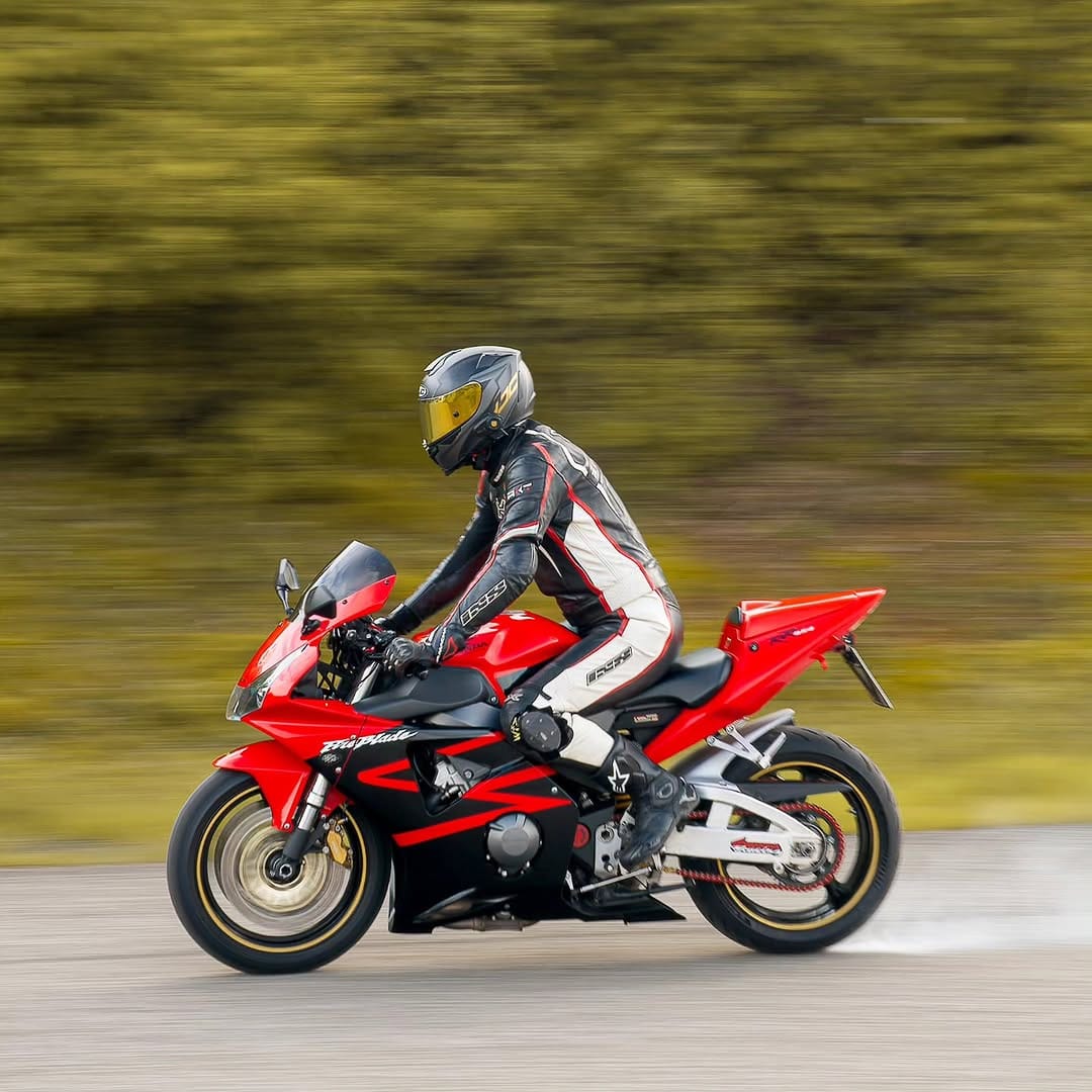 Post 5 by Jan 🔥 CBR 954RR Fireblade on Instagram (image)