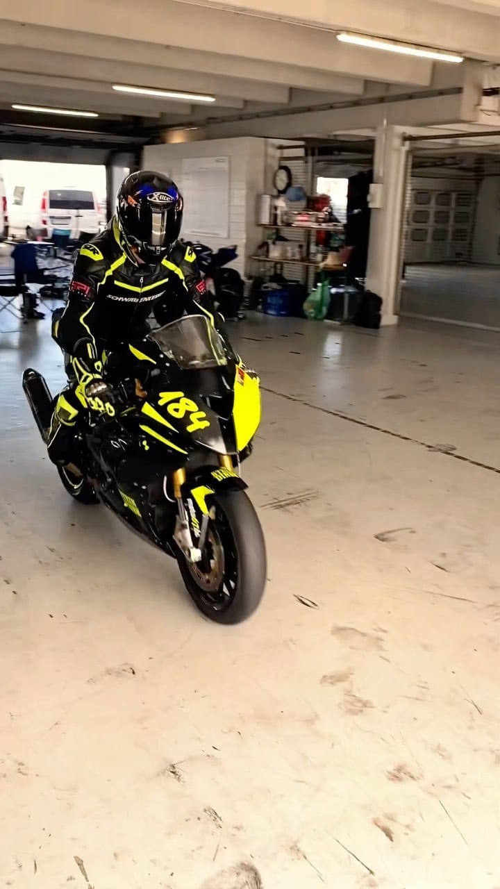 Post 2 by 🔥🔥🔥 BMW S1000RR 🔥🔥🔥 on Instagram (video)