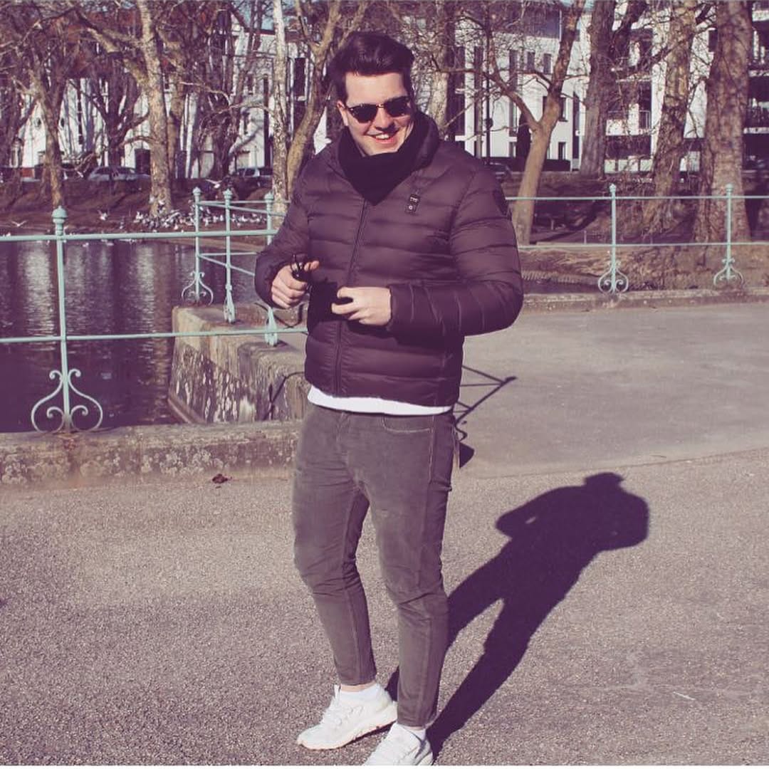 Post 10 by Finn Lange on Instagram (carousel)