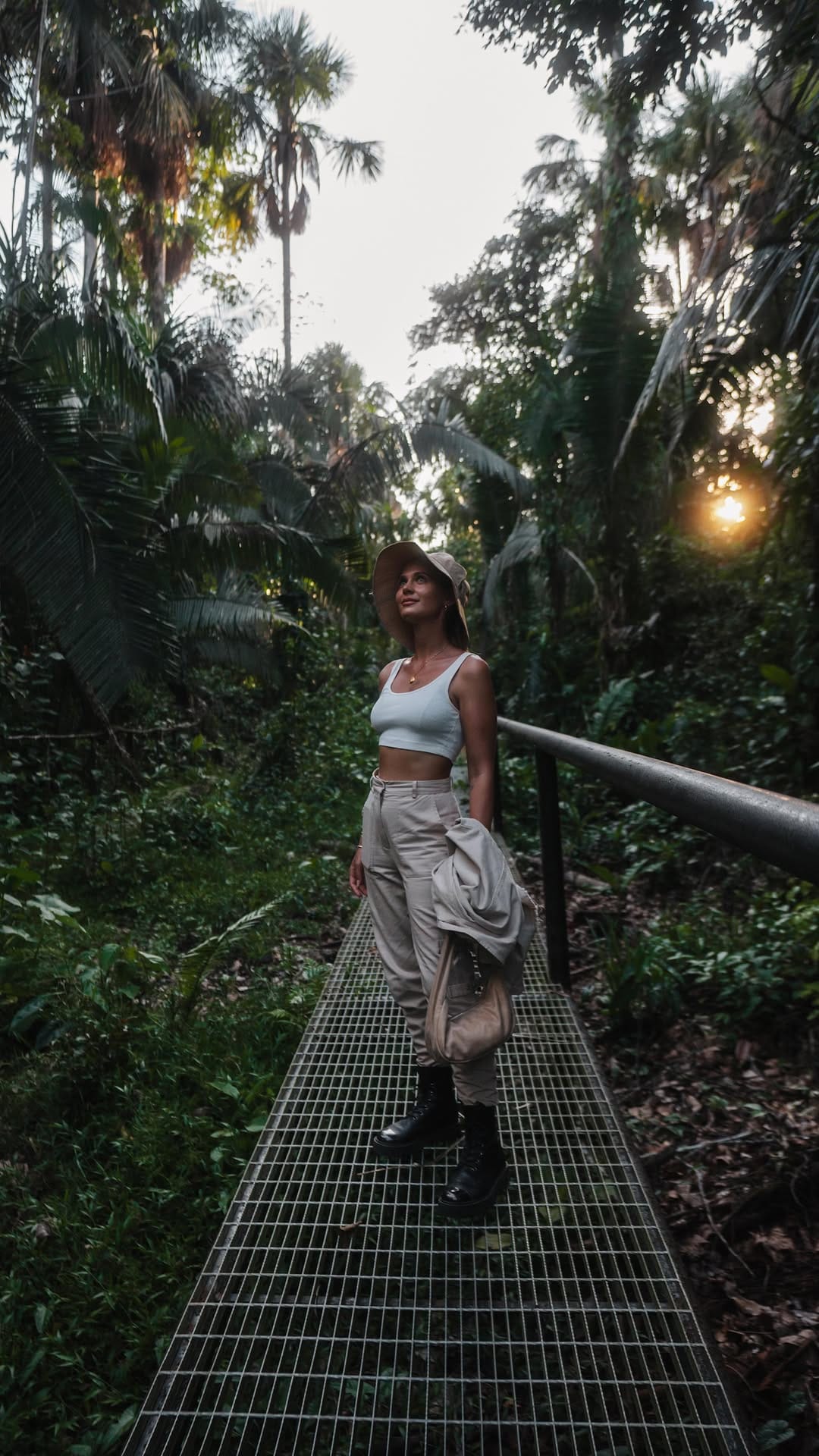 Post 4 by SINDY NELIA on Instagram (video)