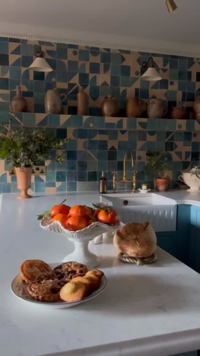 Post 6 by A𝓵𝓲𝓬𝓮’𝓼 N𝓮𝓼𝓽 L𝓸𝓷𝓭𝓸𝓷 on Instagram (video)