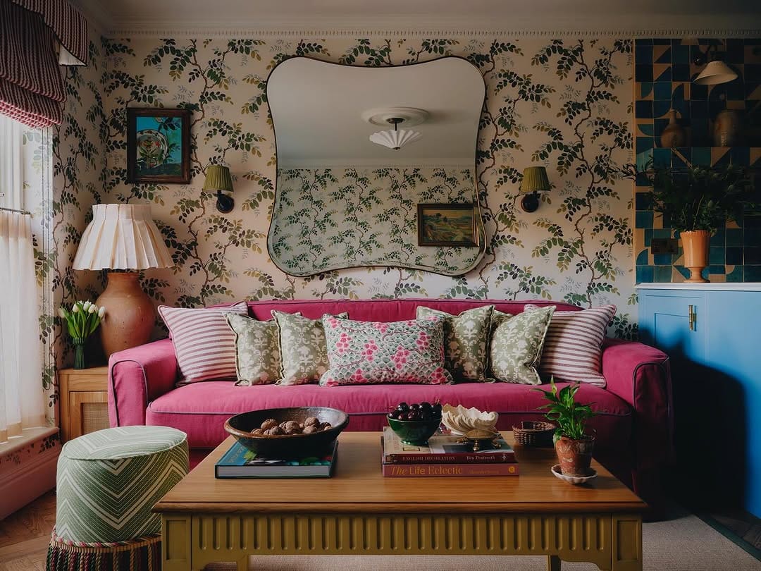 Post 3 by A𝓵𝓲𝓬𝓮’𝓼 N𝓮𝓼𝓽 L𝓸𝓷𝓭𝓸𝓷 on Instagram (image)