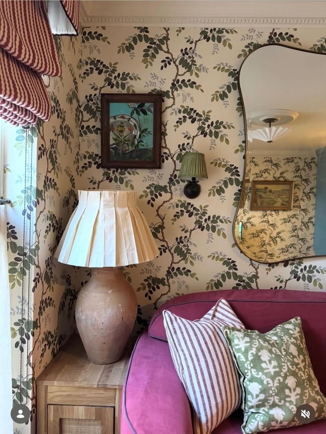 Post 8 by A𝓵𝓲𝓬𝓮’𝓼 N𝓮𝓼𝓽 L𝓸𝓷𝓭𝓸𝓷 on Instagram (carousel)