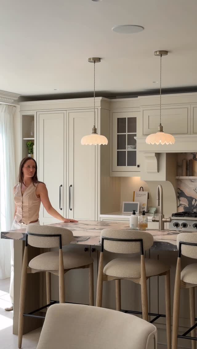 Post 4 by Beatrice Knight on Instagram (video)