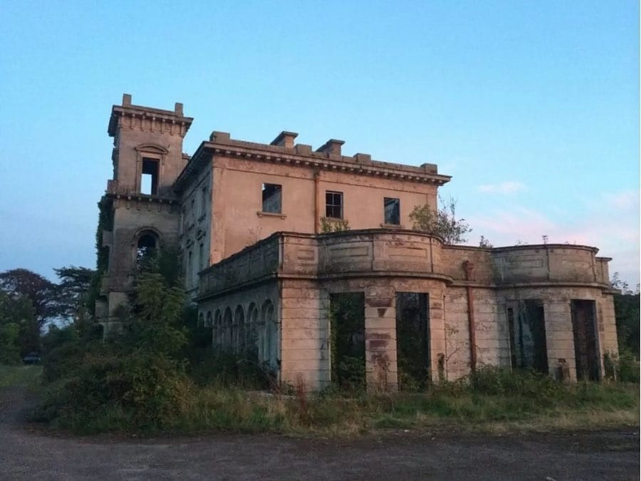 Post 6 by Reloved Irish Houses on Instagram (carousel)