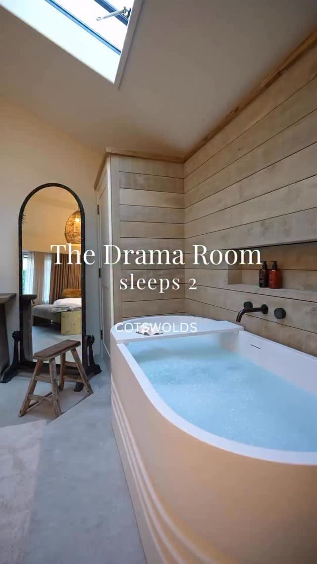Post 10 by Luxury Cotswold Retreats on Instagram (video)